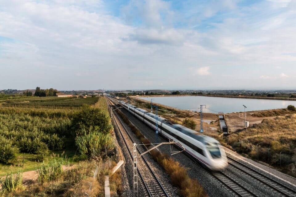 doprava Španělsko Vysokorychlostní vlak v provincii Lleida (Španělsko)