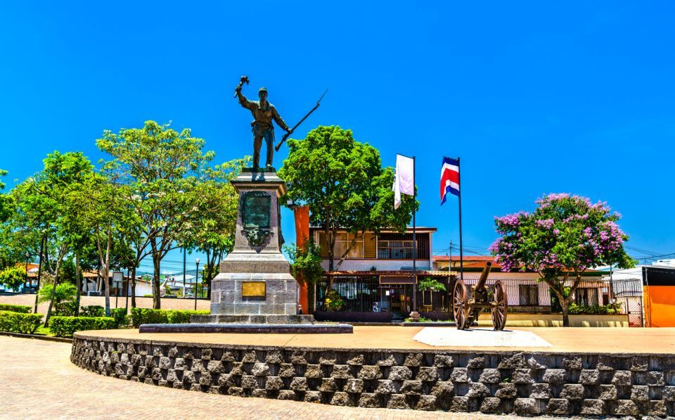 historie Kostarika Socha národního hrdiny Juana Santamarii v Alajuele, Kostarika