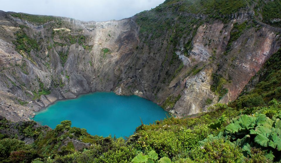 Kostarika Sopka Irazu Jezero se zelenou vodou v kráteru Sopka Irazu, Kostarika