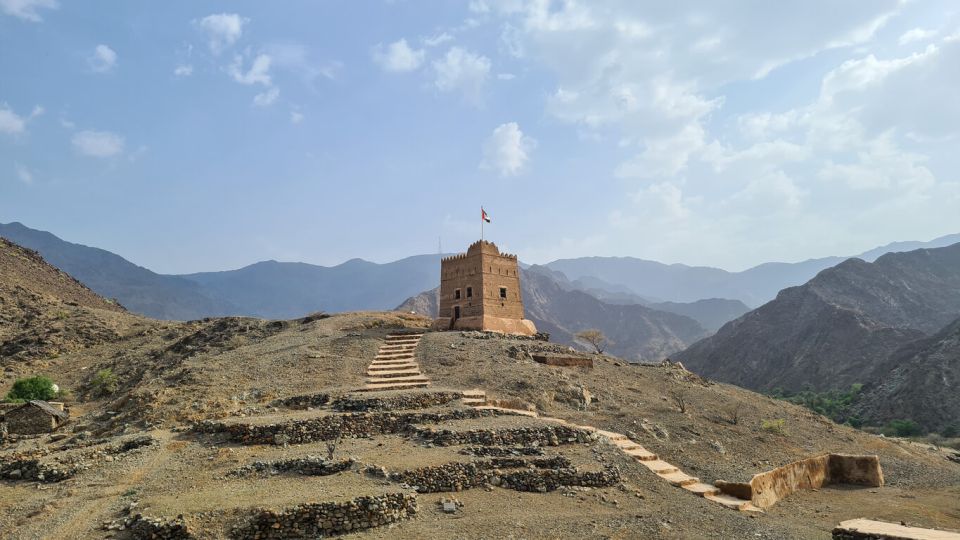 Spojené arabské emiráty Věž pevnosti Al Hayl se nachází ve Wadi Hayl ve Fujairah