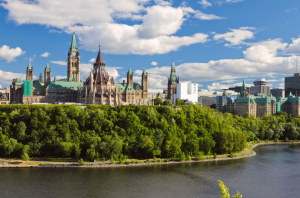 Kanada Malebný výhled na vodu Parliament Hill Ottawa Ontario