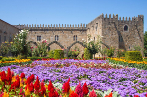 Portugalsko Arcibiskupský dvůr a zahrada Santa Barbara v Braze
